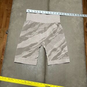 Prozis women  High-Waist Bike Shorts in Light Taupe size large